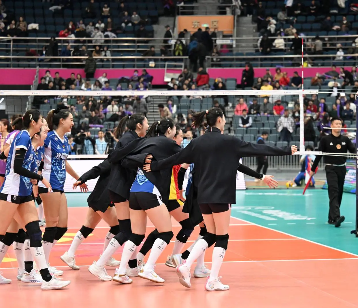 上海女排在 上海女排在