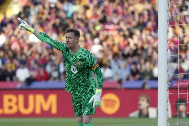 甚至可能连, 施压