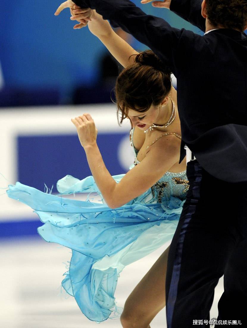 身材吸引众, 宛如风中舞, 更以无与伦