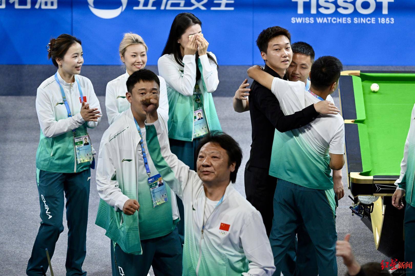 他还激动地 他还激动地